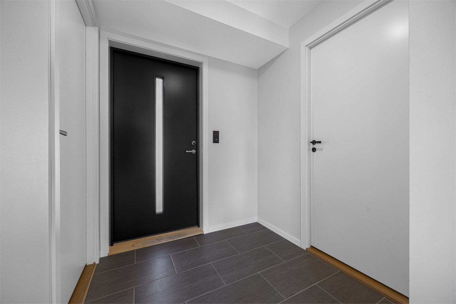 Praktisk entré med tilgang til en innvendig bod på 3 m².