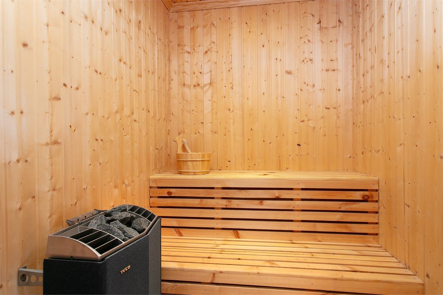 Egen badstue med adkomst fra badet i første etasje.
