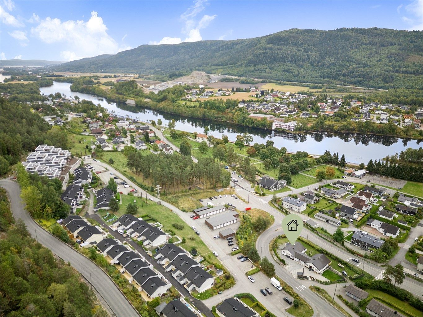 Umiddelbar nærhet til busstopp med bussforbindelser til Drammen sentrum, Hovjordet og Mjøndalen.