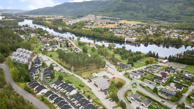 Umiddelbar nærhet til busstopp med bussforbindelser til Drammen sentrum, Hovjordet og Mjøndalen.