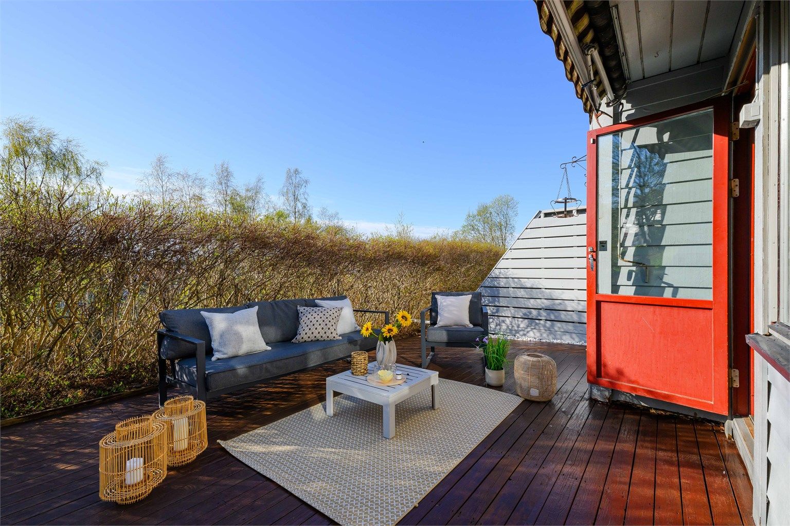 Terrase med tilkomst direkte fra stuen.