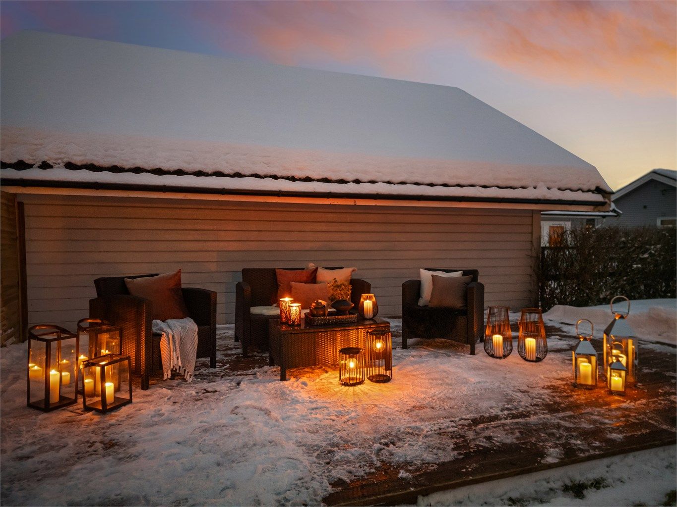 Usjenert hage med skjermet platting og gode solforhold