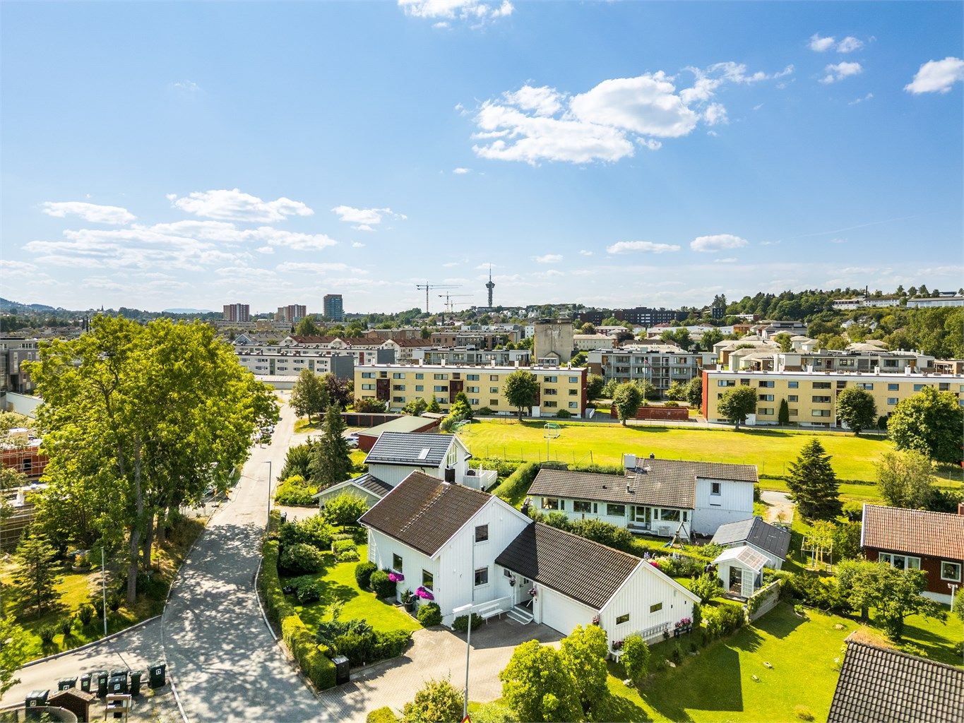 For den aktive byr nærområdet på gode tur- og treningsmuligheter. Flere ulike treningssentre, som Impulse og 3T Leangen, ligger i kort avstand. 