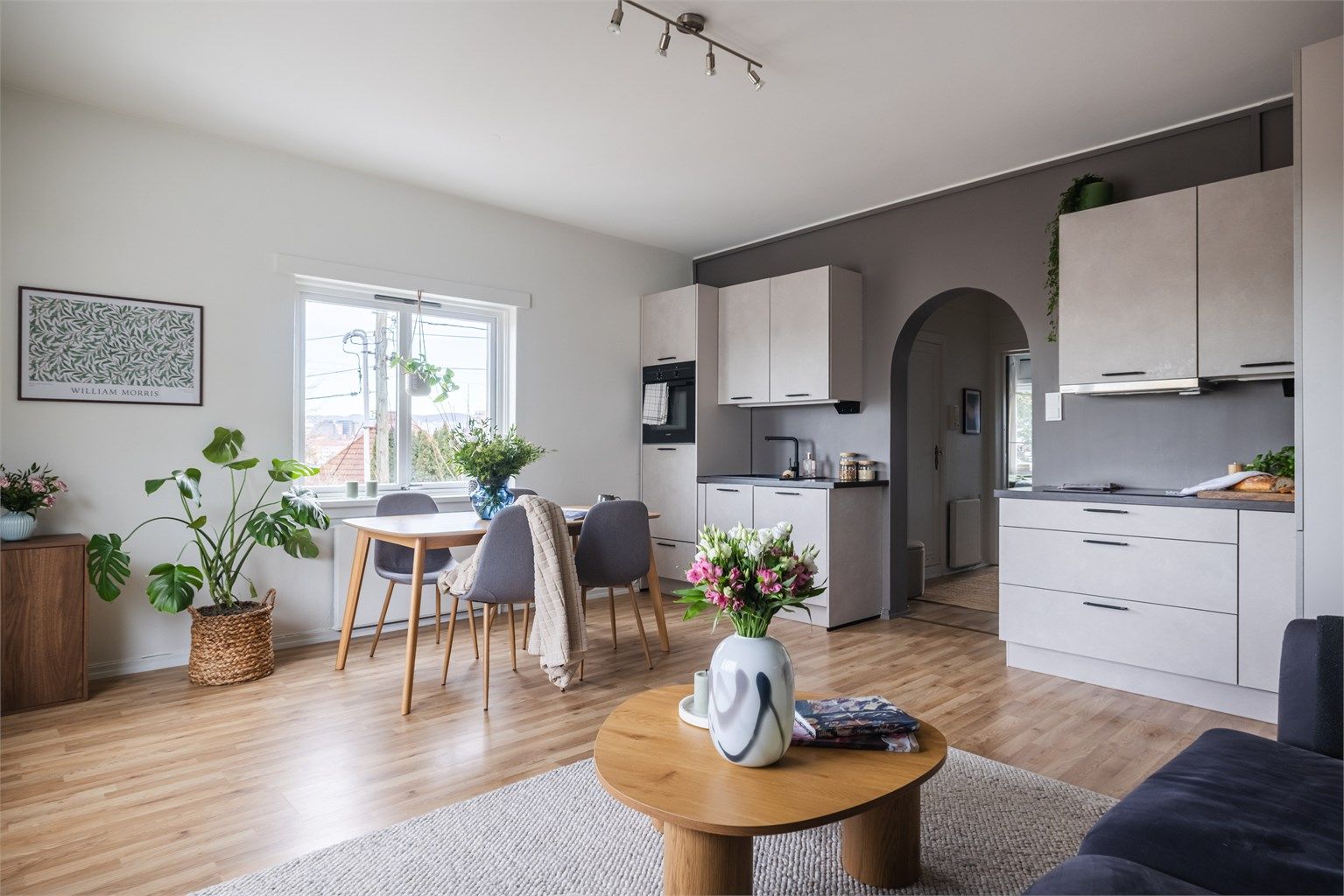 Leiligheten har en gjennomgående og arealeffektiv planløsning.