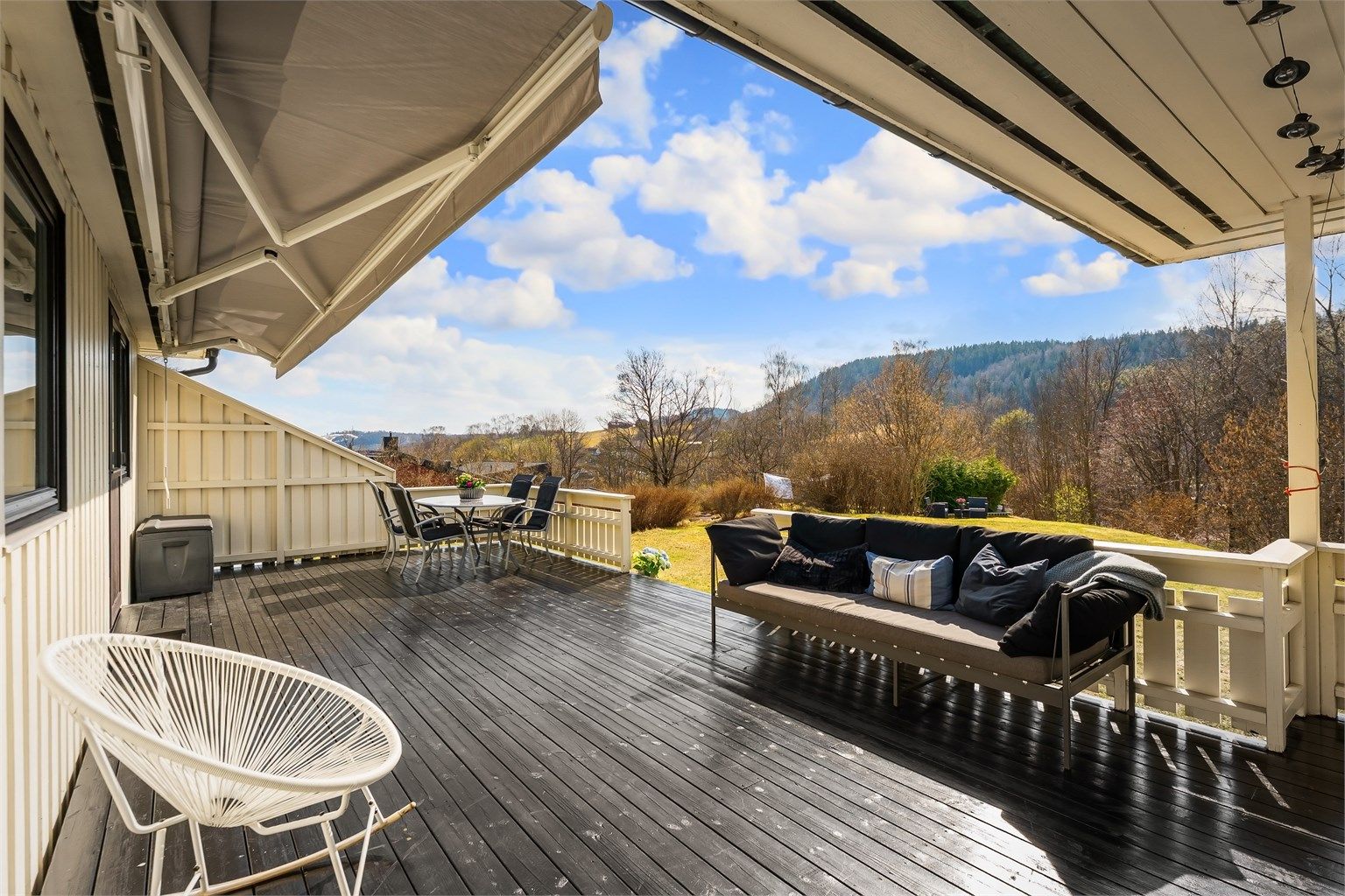 Eiendommen kan by på flotte solforhold og stor hage