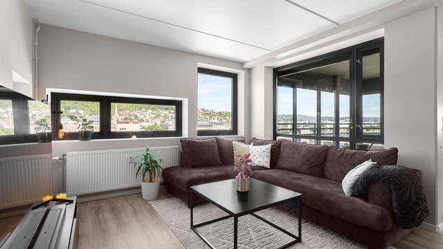 Fjernvarmeanlegg med radiatorer for oppvarming.