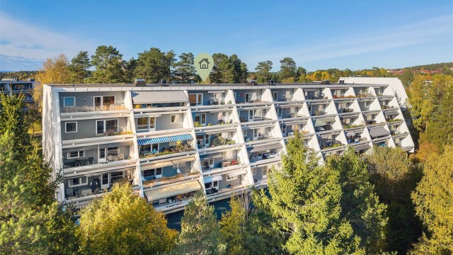 Leilighet i toppetasjen med flott utsikt og gode solforhold.