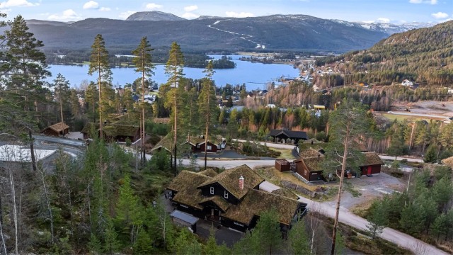 Hytten ligger flott i terrenget