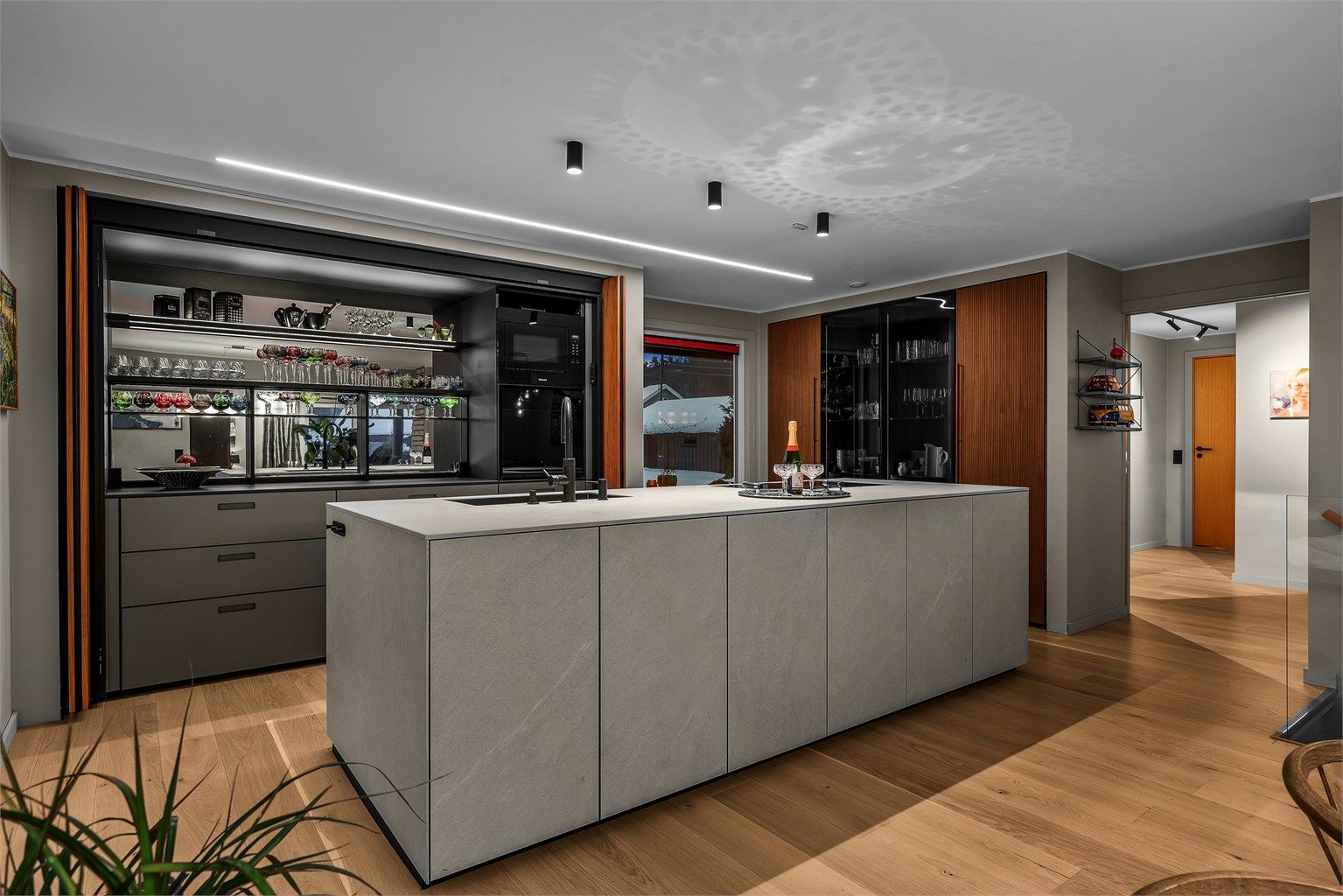 Dette er en gjennomført og stilren enebolig som må ses!