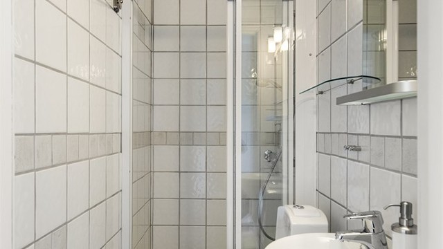 Dette badet er utstyrt med varmekabler i gulvet.