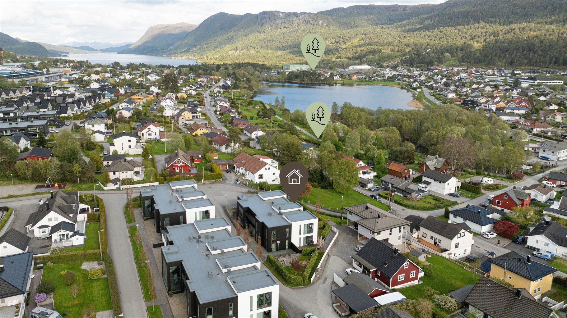 Videre er det kort veg til den populære turstien rundt Lillevatnet, trimløypa, padelhall og idrettsanlegg i Vasstranda. Videre fra Vasstranda er det tursti opp til Emblemsfjellet, hvor Høgkubben er et populært turmål