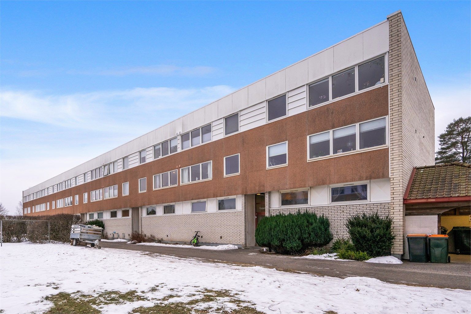 Hyggelig inngangsparti i felles trappegang. 