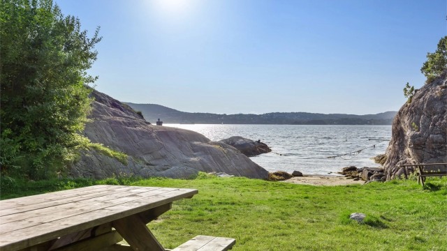 På Våganeset finner man både badeplass og marinaanlegg.