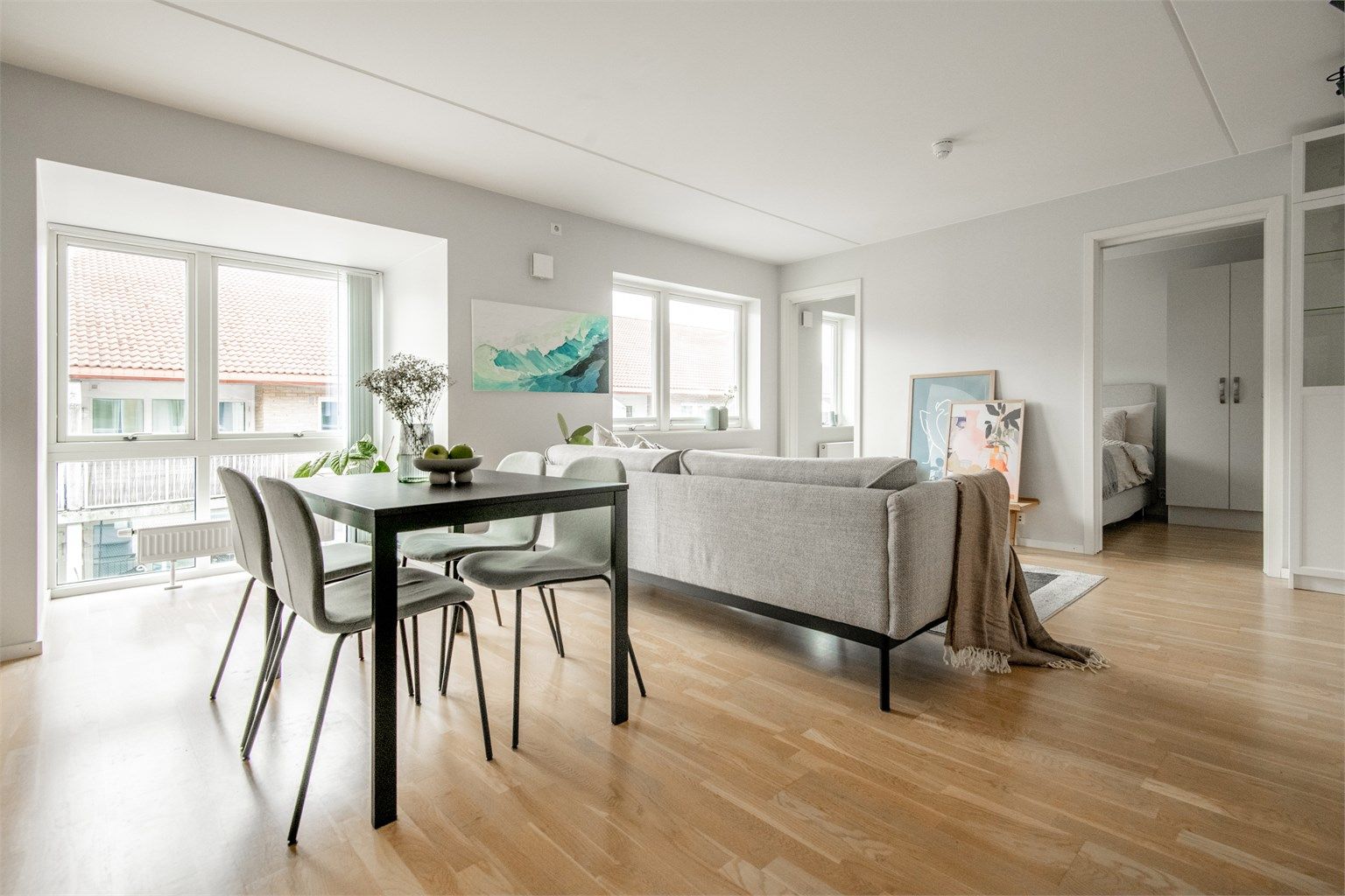 Lys og pen 2-roms leilighet med god planløsning beliggende i byggets 6.etg.