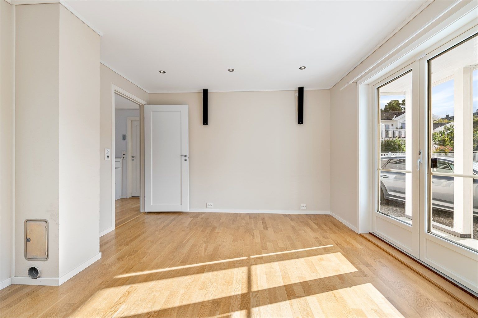 Kjellerstuen gir en fleksibel ekstra oppholdssone med downlights i himling.