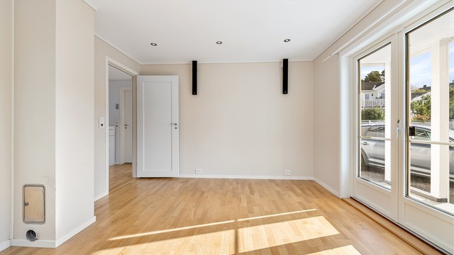 Kjellerstuen gir en fleksibel ekstra oppholdssone med downlights i himling.