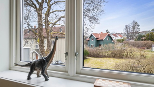 Det store vinduet gir gode lysforhold