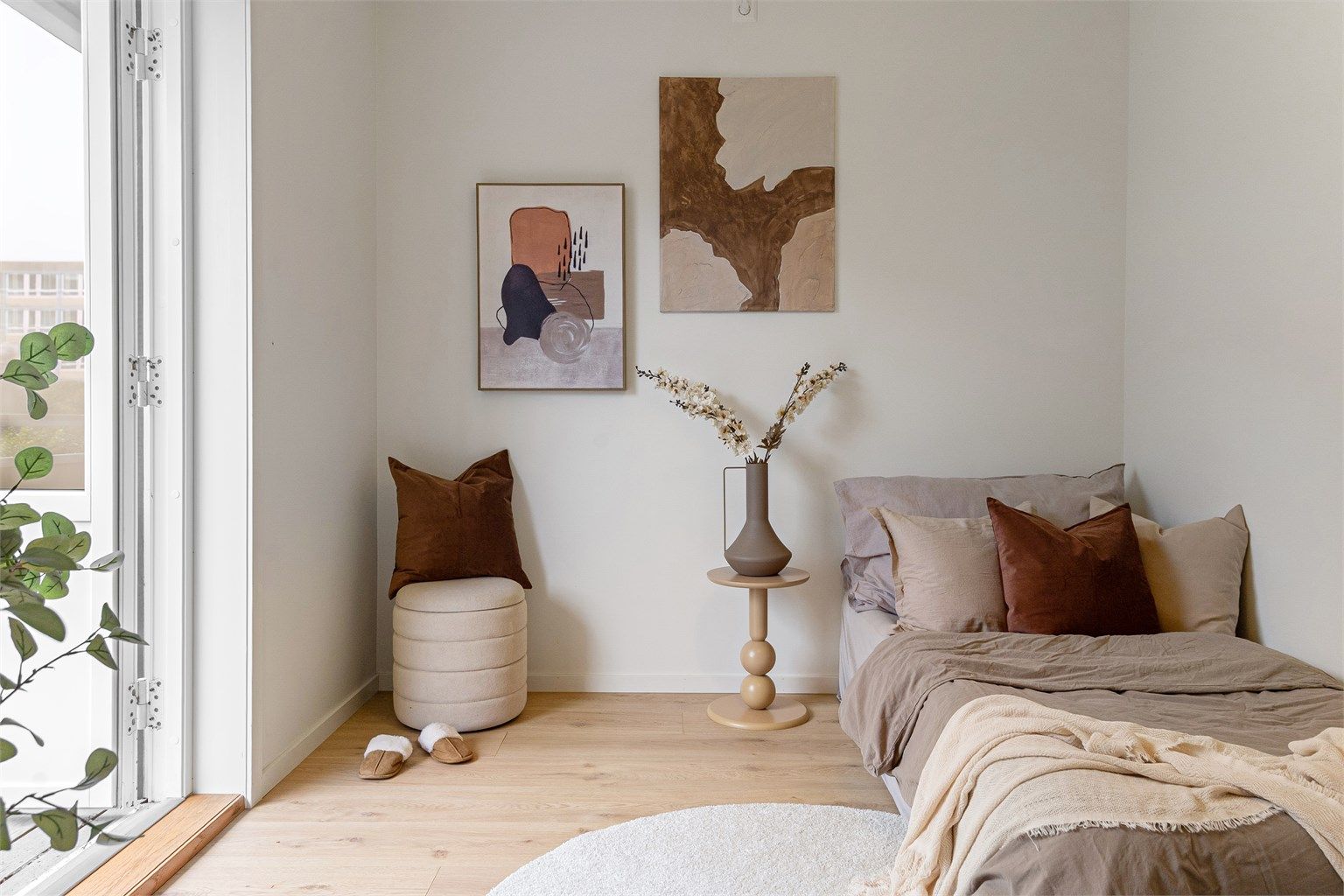 - Soverom nr. 3 har utgang til terrasse på 6 kvm -