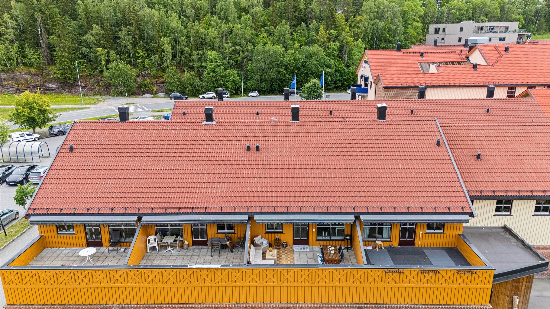 Leiligheten ligger i rolige omgivelser, samtidig som du er sentrumsnært med en rekke rekreasjonsmuligheter.