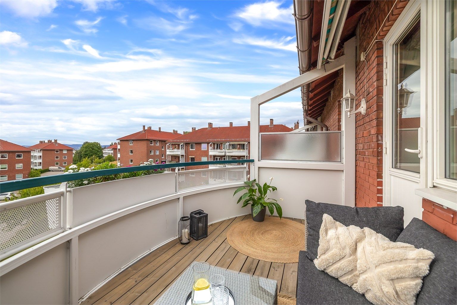 Her er det plass til både sittegruppe og grill
