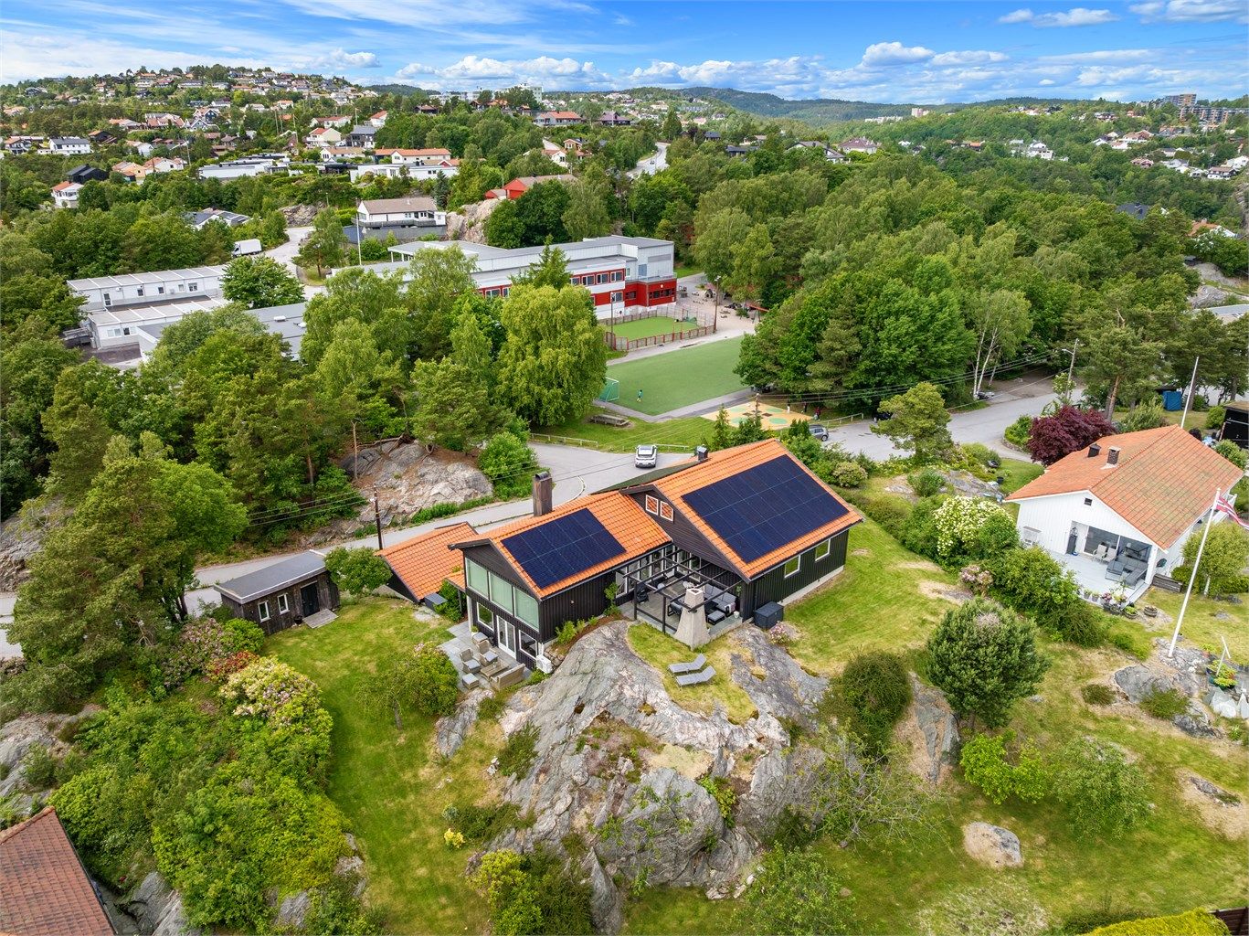 Boligen ble gjennomgående oppusset i 2010/2011 og i 2023 ble det satt inn nytt solcelleanlegg på tak. 