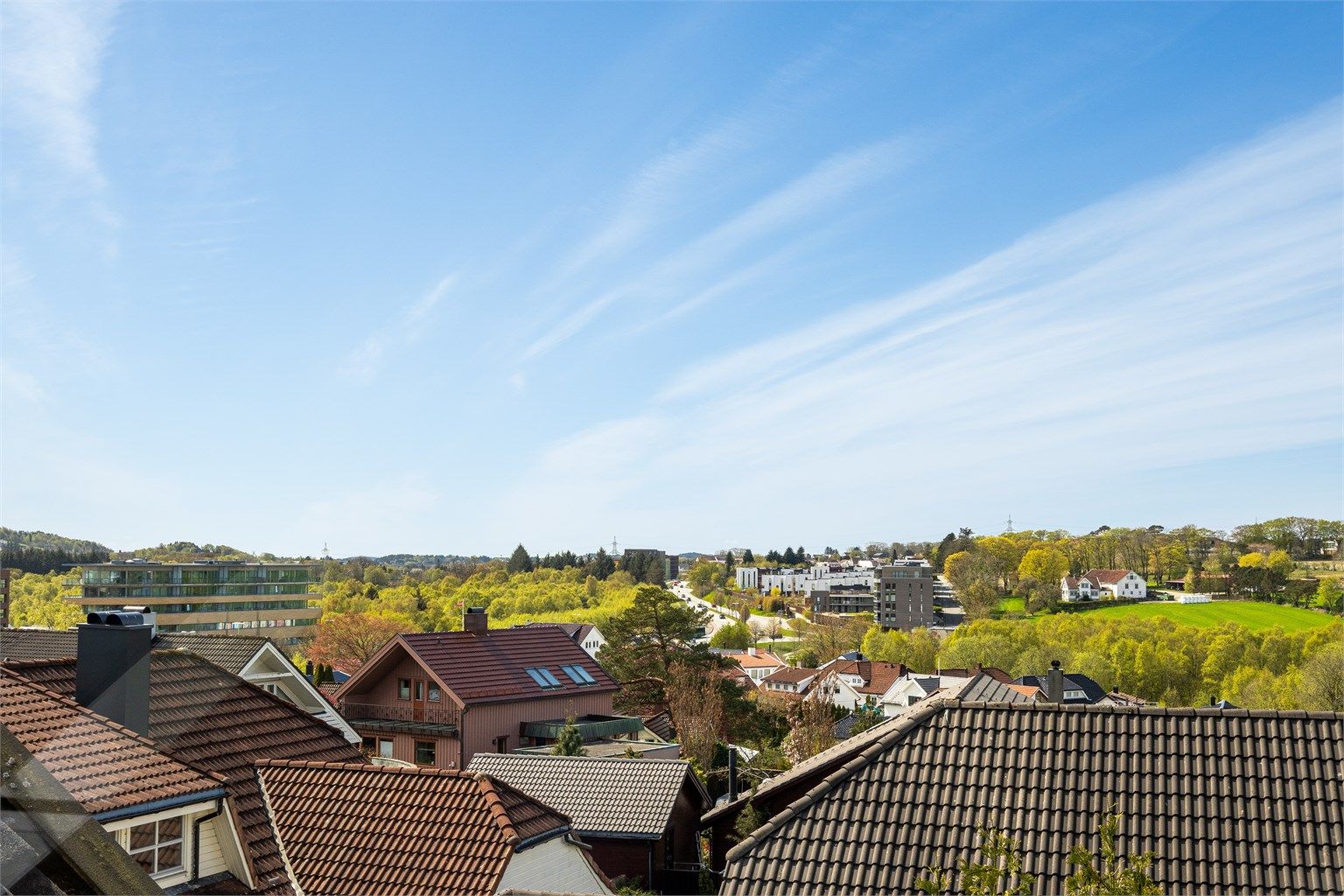 Flott utsikt fra loftstue.