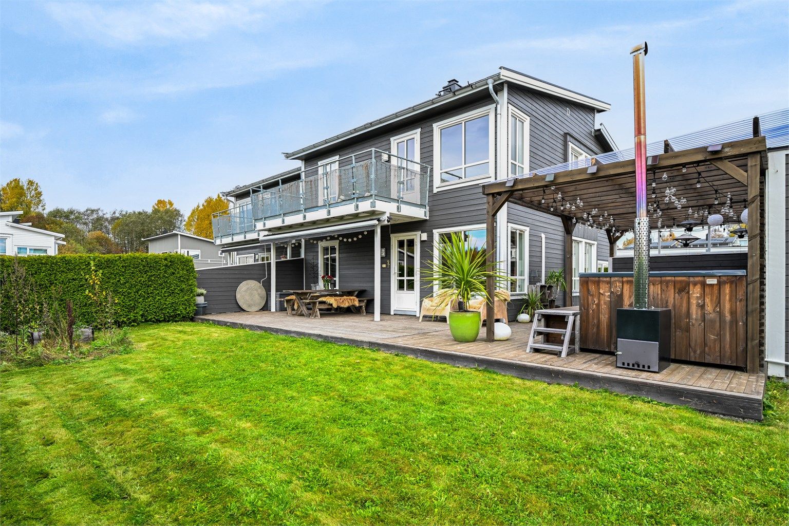 Hilton Nord 7B ligger sentralt og fint til på Kløfta i et meget attraktivt område, en flott familiebolig