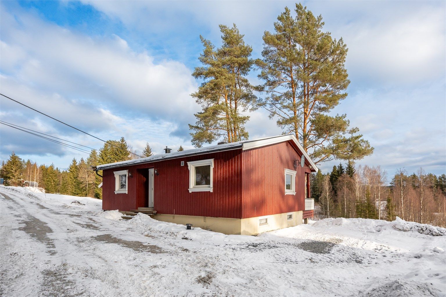 Her er det gode muligheter for dyrehold, med store uteområder og natur rett utenfor døren.