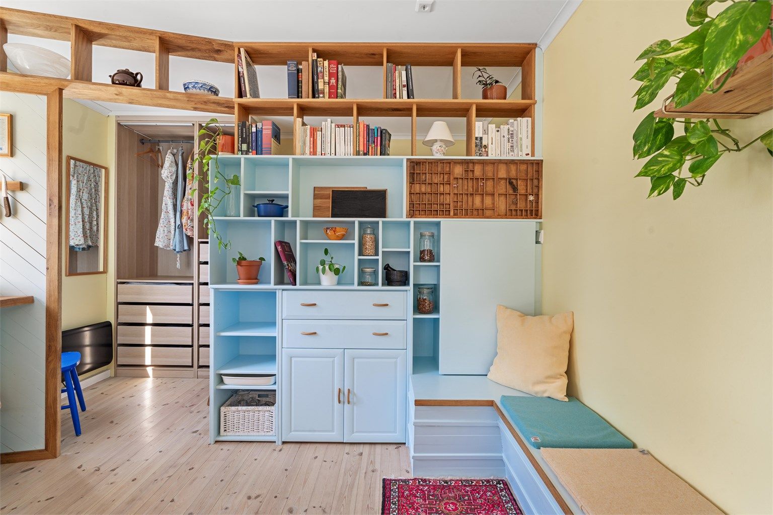 Hver kvadratmeter er utnyttet for å maksimere både funksjon og romfølelse.