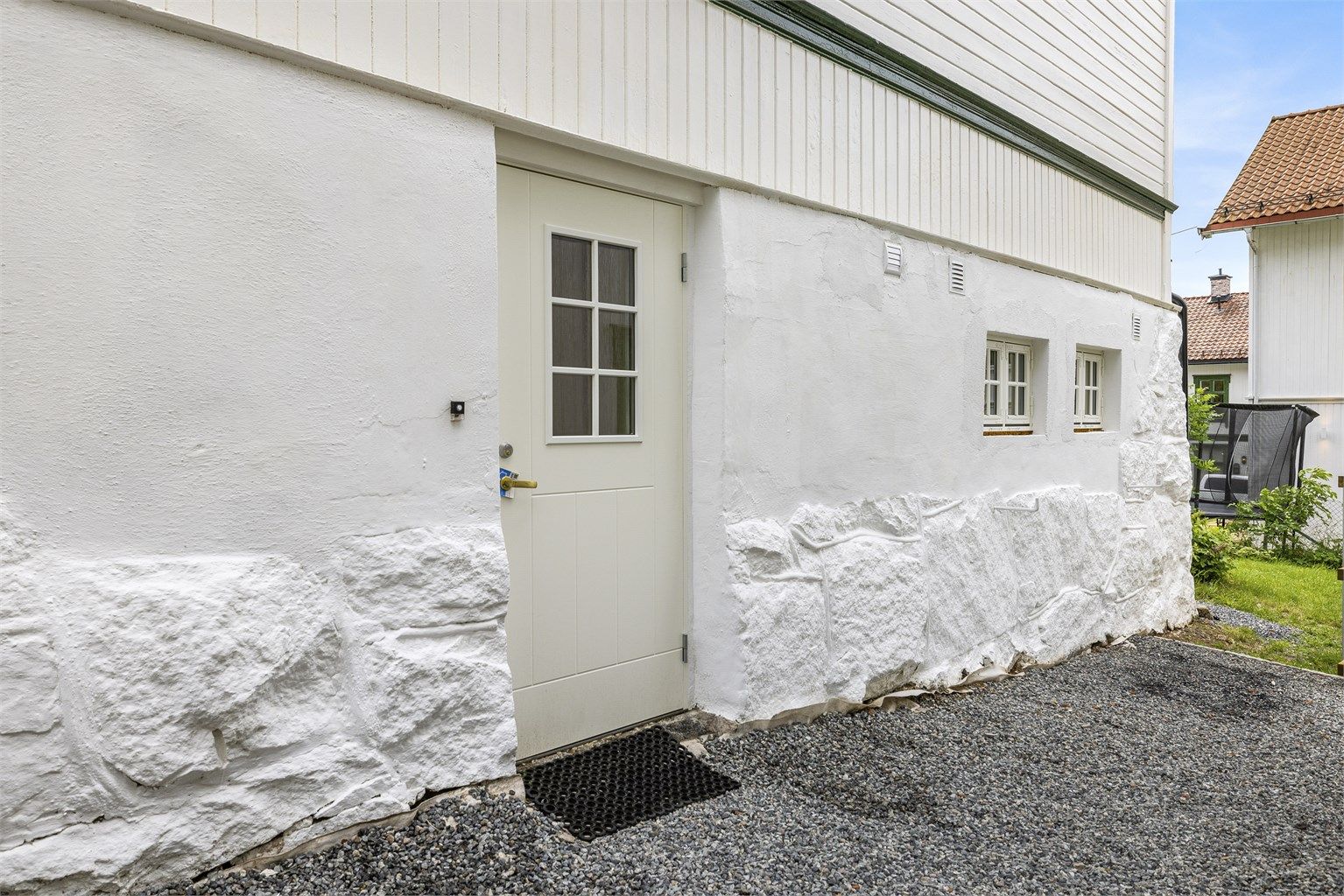 Leiligheten har egen inngang via fellesarealer i underetasjen