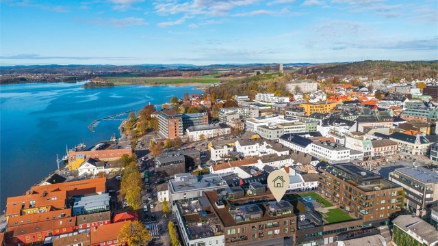 Flott toppleilighet, unikt beliggende i Tønsberg sentrum - stor solrik takterrasse med nydelig utsikt- Heis og parkering