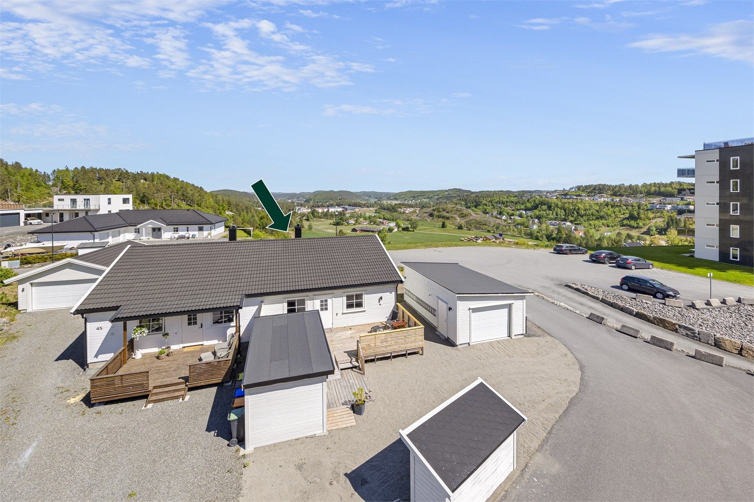 Sjekk ut beliggenheten, helt på enden med fritt utsyn mot sentrum