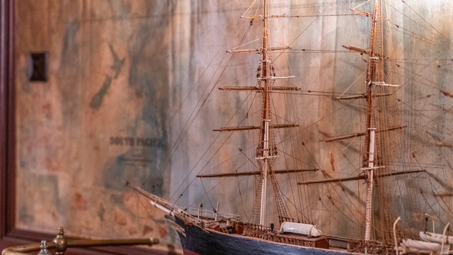 En gjennomført stil med maritime elementer. (Ikke godkjent til varig opphold)