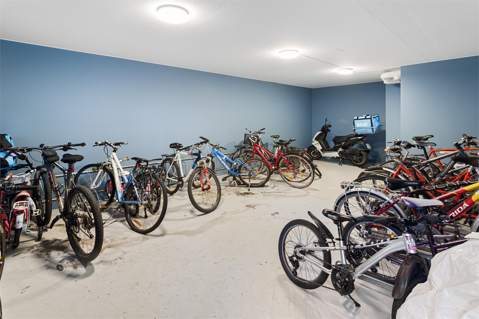 Felles sykkelparkering i sameiet. 