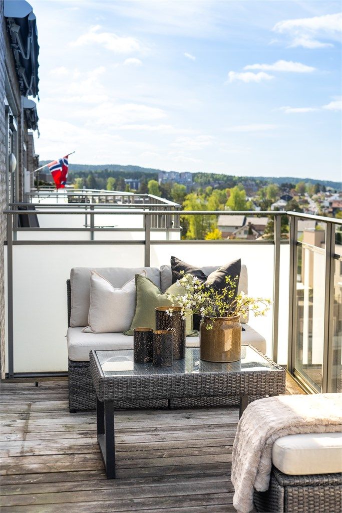 Leiligheten ligger fantastisk til, på toppen av Oppsal senter. Foto: Martine Eren Jacobsen