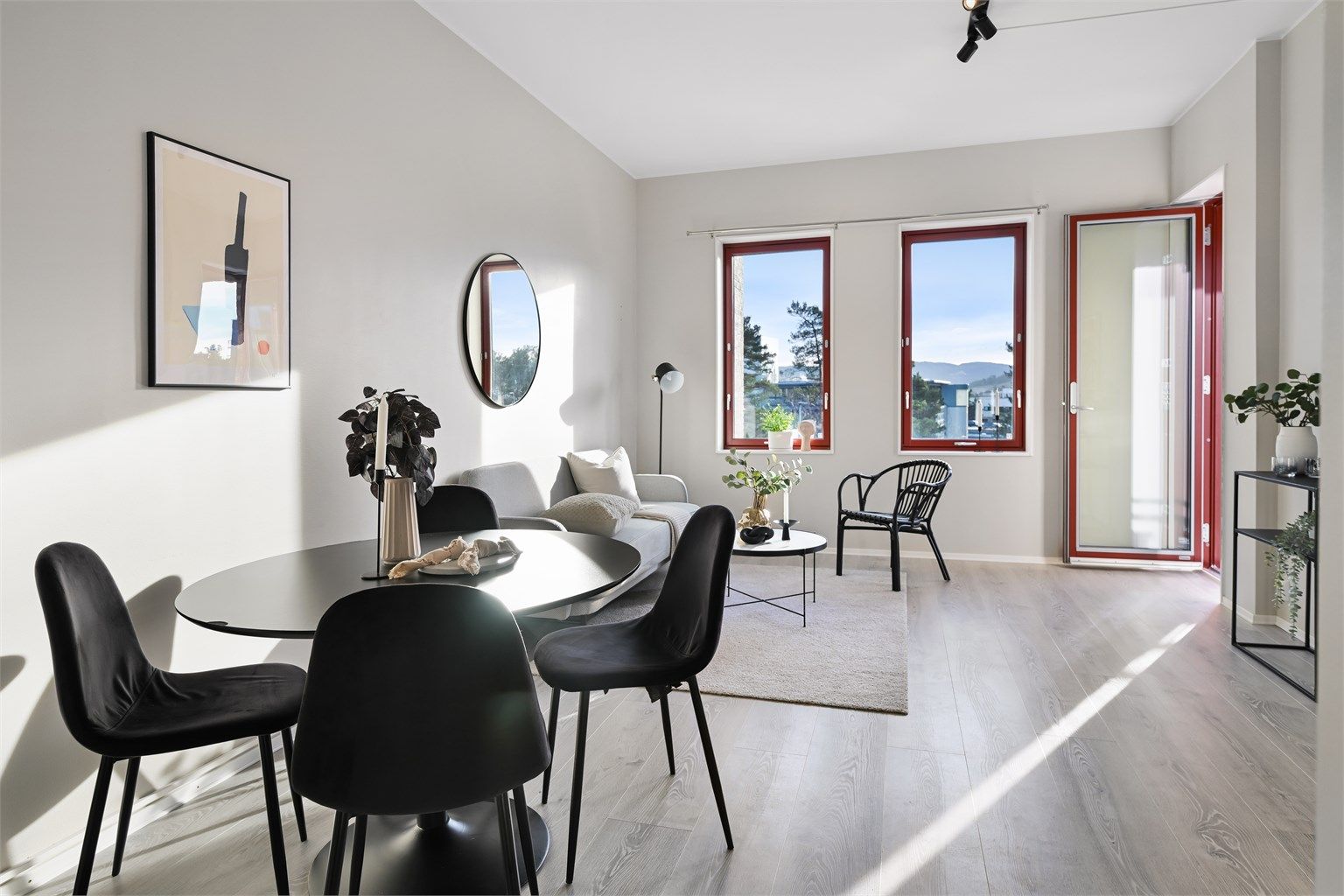 God plass til både sofa- og spisegruppe