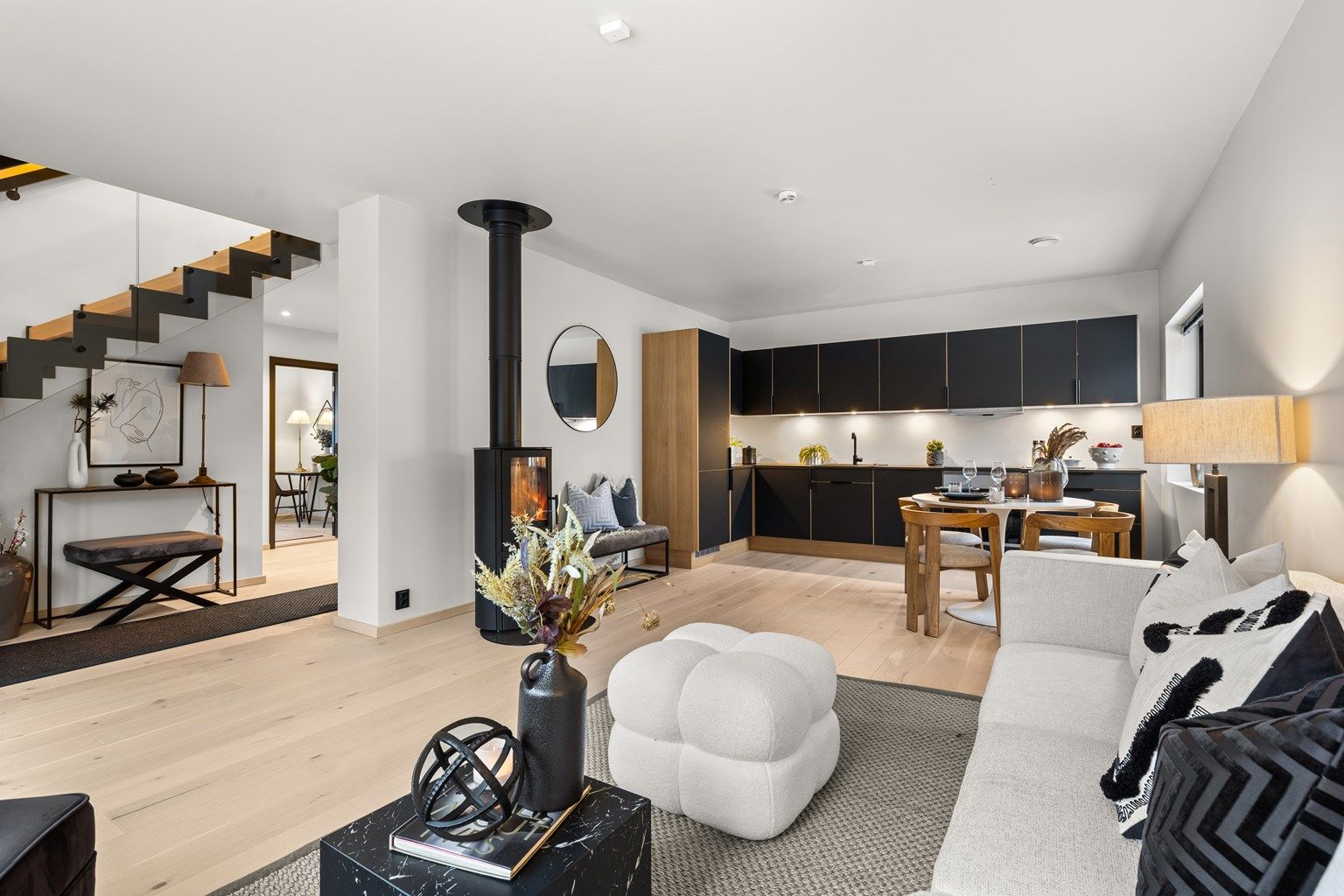 Velkommen til Ballplassveien 2 - Lekker oppusset selveier | Sydvestvendt balkong | 2 stuer | 3 sov | Parkering | Hageparsell