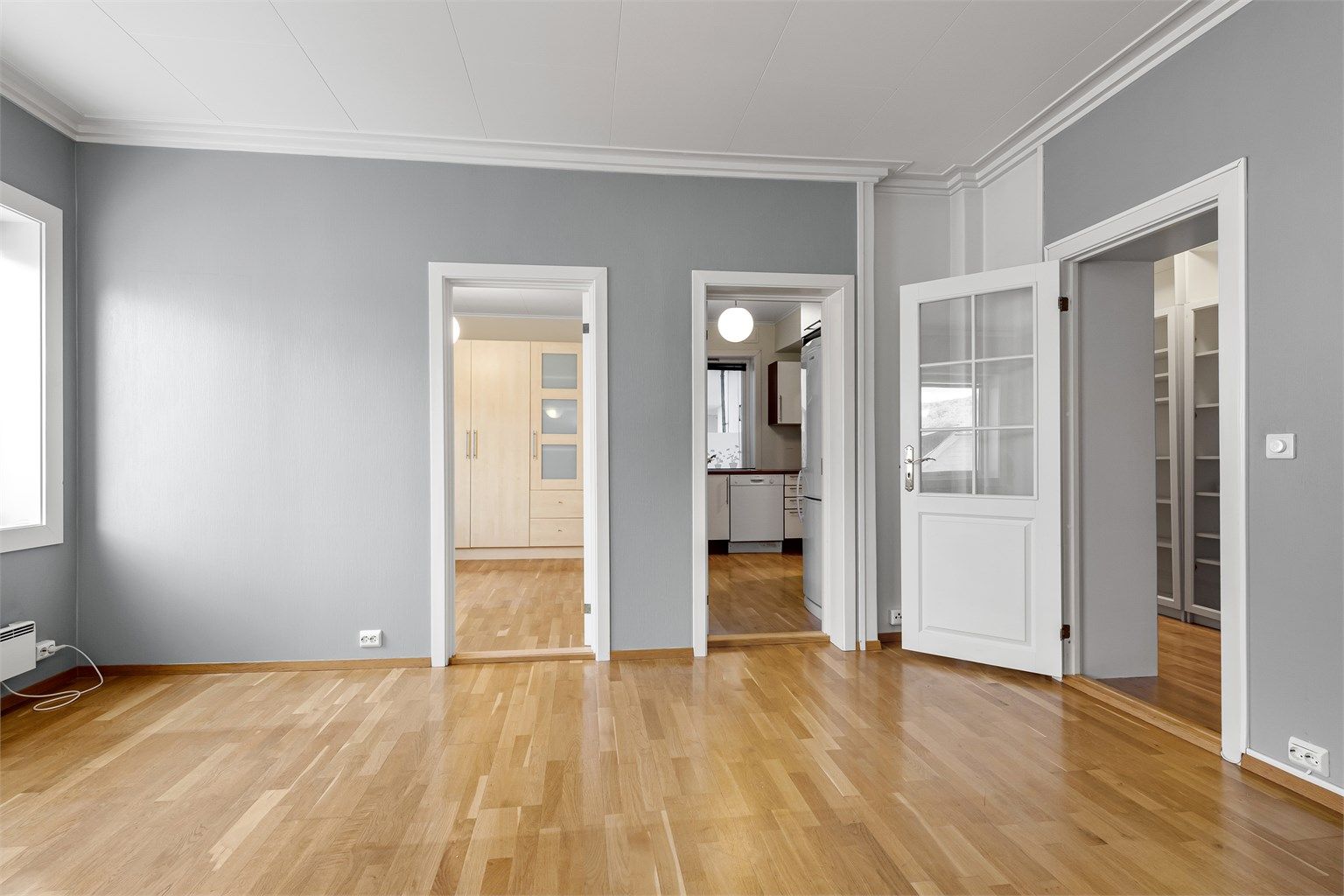 Stue mot gang, kjøkken og soverom