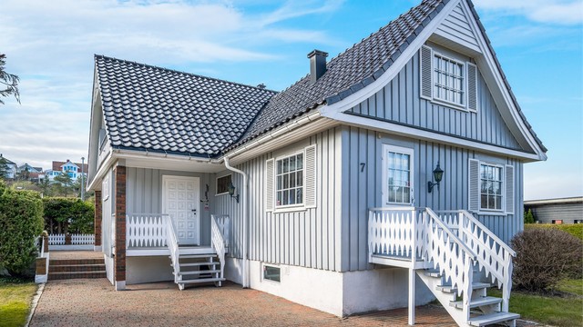 Eneboligen ble opprinnelig bygget i 1956 og har gjennomgått en større ombygging i 1979.