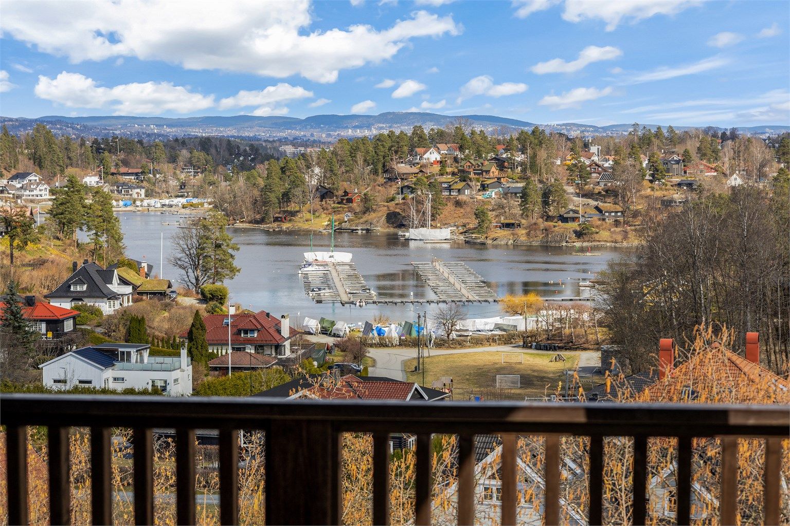 Utsikten mot fjorden / Hestesund.