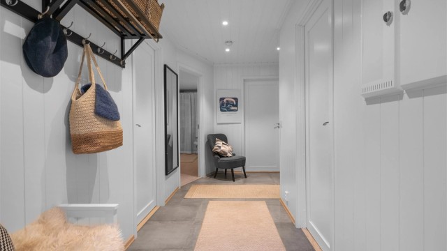 I boligens første etasje har man tre soverom, bad og vaskerom