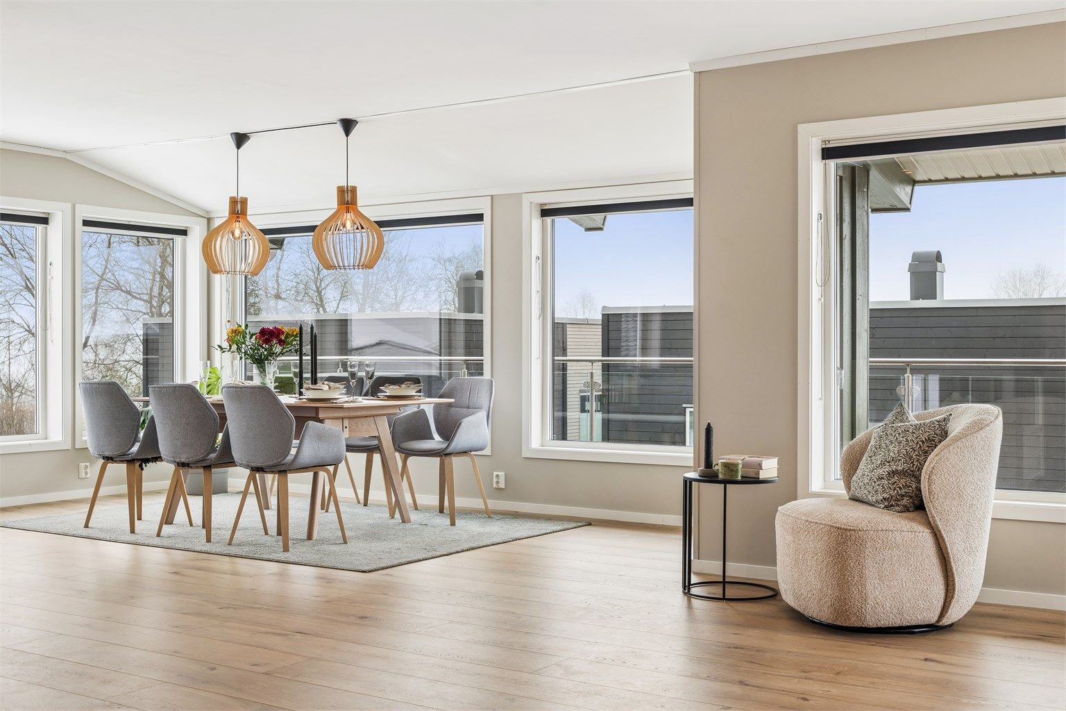 Boligen ble i stor grad oppgradert i 2021, hvor det meste av overflater og flere sentrale rom ble modernisert.