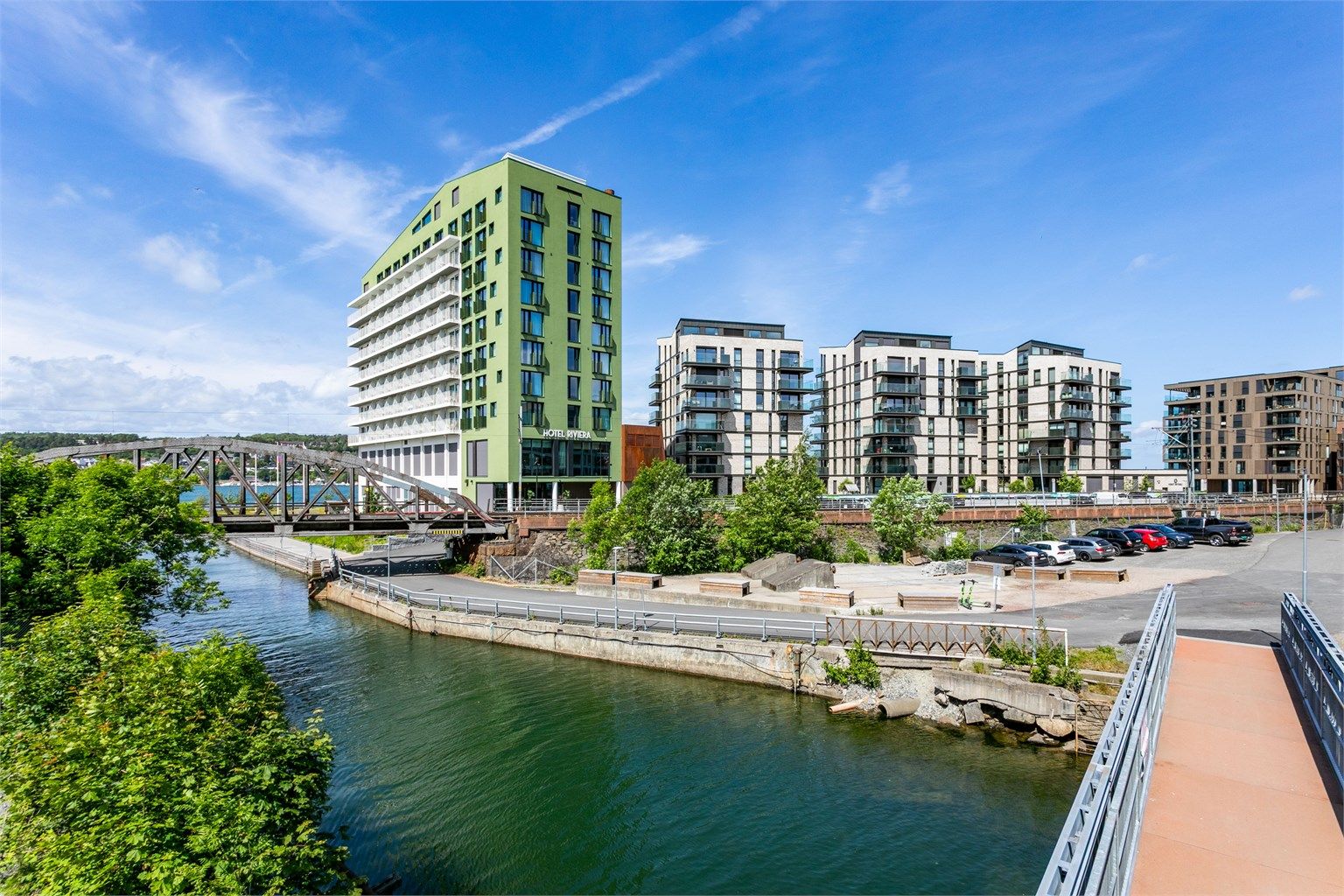 Nye gangbroer over Mosseelva kobler Verket på byens veletablerte sentrum.