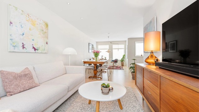 Fra stuen er det direkte utgang til den stor terrasse på 60 kvm