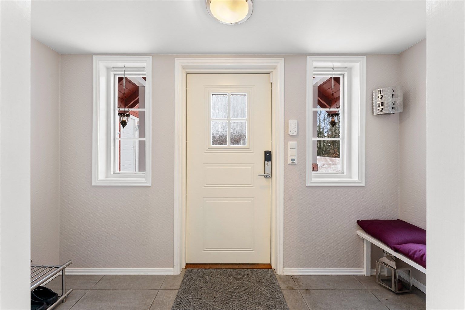 Innbydende og romslig entré / gang