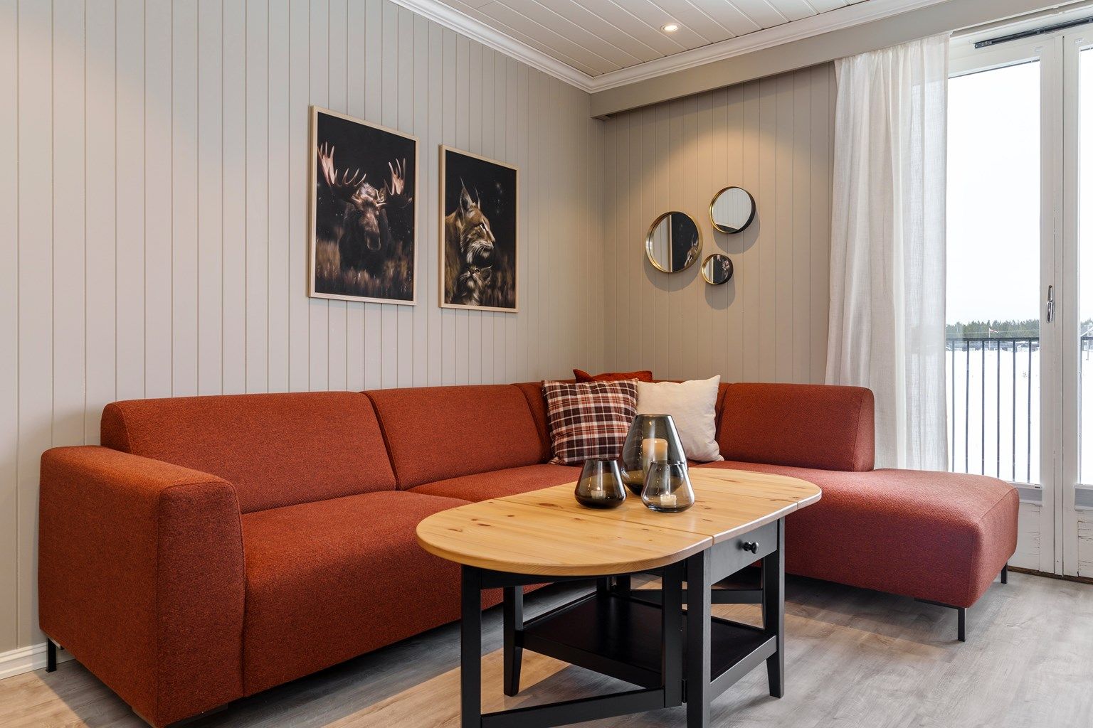 Tidsaktuelle overflater og innredninger gir moderne komfort og bekvemmelighet.