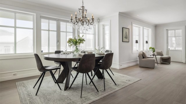 Her er det god plass til et stort spisebord for hyggelige sammenkomster.