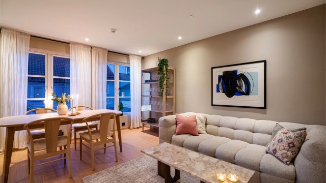 Leiligheten vender mot en rolig bakgård som tilhører borettslaget.