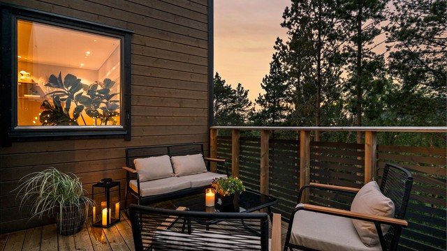 Verandaen er på ca 8m² med god plass til utemøblene