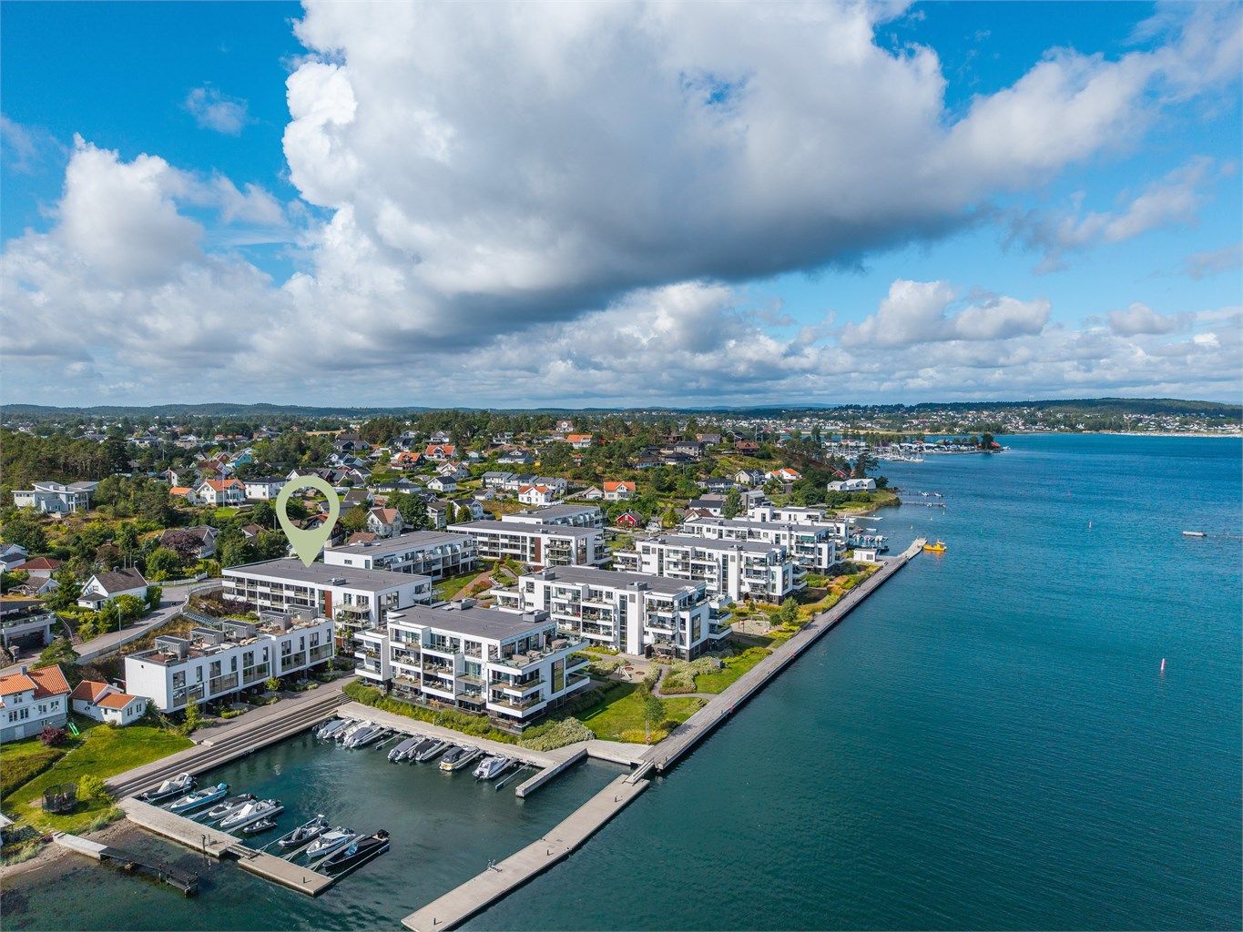 Moderne og arealeffektiv leilighet med balkong og nærhet til sjøen | Parkering og lave felleskostnader